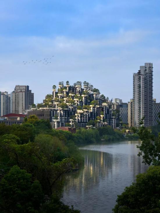 上海蘇州河畔的魔幻新地標：屋頂種1000棵樹，建築界的達芬奇出手！